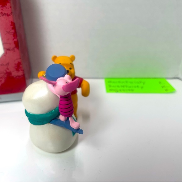 BNIB Vintage 1998 Hallmark Keepsake Ornament Winnie the Pooh Building a Snowman - Picture 4 of 16
